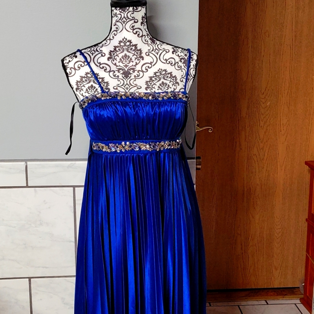 Dark blue event 👗 dress. With beading